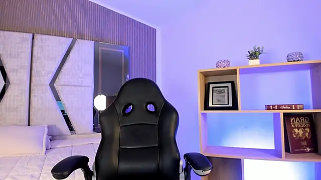 Snapshot of Axel_grey_ chatting on June 16, 12:52 pm Axel grey online show from June 16, 12:52 pm