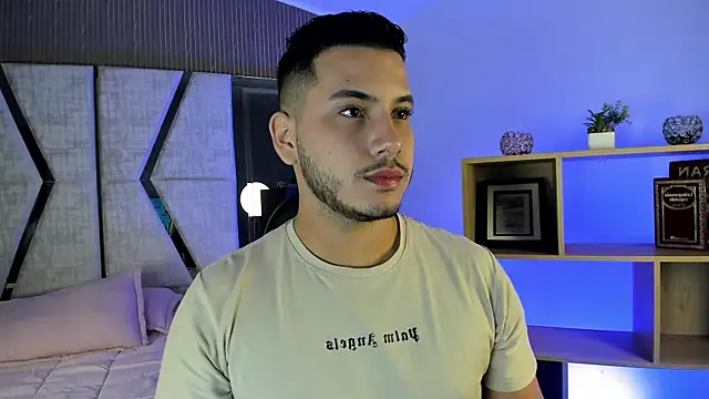Snapshot of Axel_grey_ chatting on June 19, 12:42 pm Axel grey online show from June 19, 12:42 pm