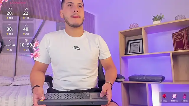 Snapshot of Axel_grey_ chatting on June 23, 12:58 pm Axel grey online show from June 23, 12:58 pm
