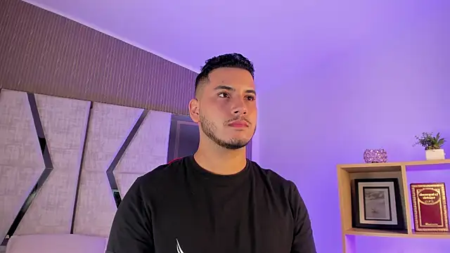 Snapshot of Axel_grey_ chatting on July 8, 12:31 pm Axel grey online show from July 8, 12:31 pm