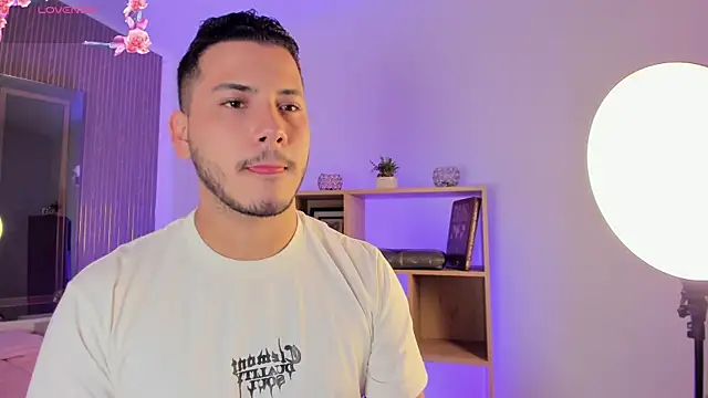 Snapshot of Axel_grey_ chatting on July 14, 12:44 pm Axel grey online show from July 14, 12:44 pm