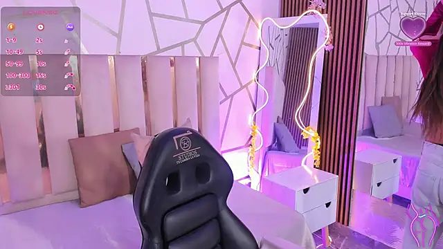 CYRUS TAY online show from April 16, 12:17 pm