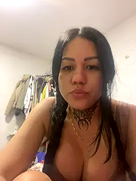 Snapshot of SquintBore chatting on November 11, 4:34 am SquintBore online show from November 11, 4:34 am