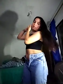 Snapshot of NatashaRose18 chatting on November 5, 6:52 pm NatashaRose18 online show from November 5, 6:52 pm