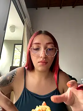 Snapshot of Paulina-Wells chatting on October 9, 9:57 pm Paulina-Wells online show from October 9, 9:57 pm