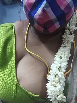 Snapshot of TAMIL_ELAKKIYA chatting on May 10, 4:56 pm TAMIL ELAKKIYA online show from May 10, 4:56 pm