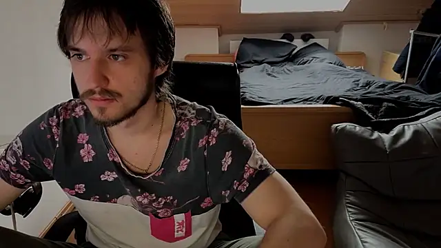 Snapshot of Bez3ybik chatting on February 14, 8:22 am Bez3ybik online show from February 14, 8:22 am