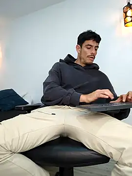 Snapshot of damian_bull chatting on September 11, 7:36 pm damian bull online show from September 11, 7:36 pm