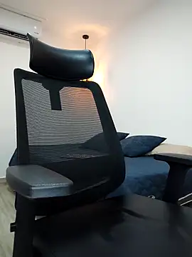 Snapshot of damian_bull chatting on September 24, 8:12 pm damian bull online show from September 24, 8:12 pm