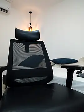 Snapshot of damian_bull chatting on September 25, 8:12 pm damian bull online show from September 25, 8:12 pm