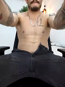 Snapshot of damian_bull chatting on October 4, 7:56 pm damian bull online show from October 4, 7:56 pm