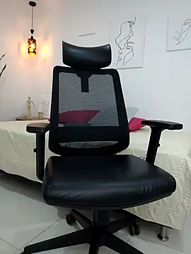 Snapshot of damian_bull chatting on October 26, 7:42 pm damian bull online show from October 26, 7:42 pm