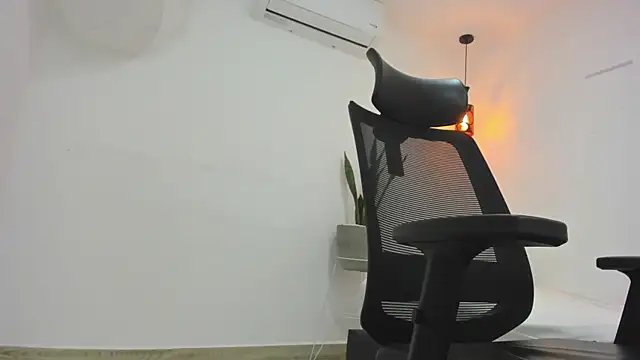 Snapshot of damian_bull chatting on November 1, 8:33 pm damian bull online show from November 1, 8:33 pm