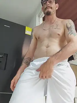 Snapshot of damian_bull chatting on November 12, 7:35 pm damian bull online show from November 12, 7:35 pm