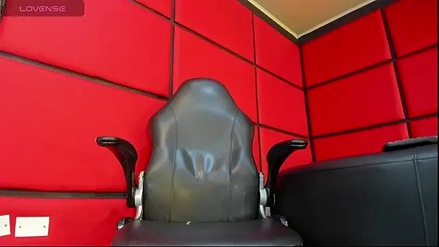 Snapshot of damian_bull chatting on February 8, 3:04 pm damian bull online show from February 8, 3:04 pm