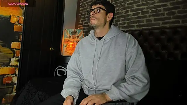 Snapshot of damian_bull chatting on February 22, 2:37 pm damian bull online show from February 22, 2:37 pm