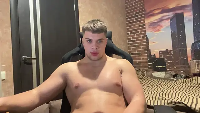 MusclePhantom online show from December 16, 10:04 pm