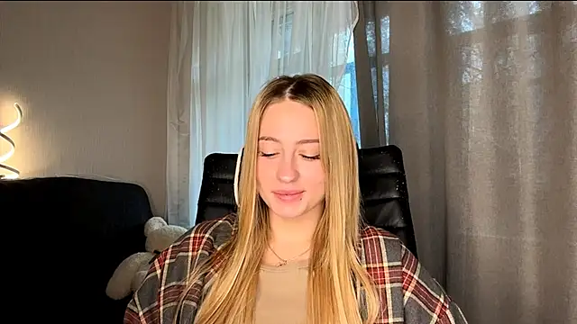 Snapshot of Jetta_Corsacami chatting on October 24, 6:43 am Jetta Corsacami online show from October 24, 6:43 am