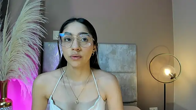 IvyJhons online show from December 17, 12:00 pm