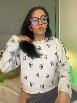 eviegothel  online show from December 2, 8:26 pm