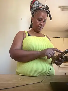 Snapshot of Ebonyboobsmilk chatting on December 4, 1:31 pm Ebonyboobsmilk online show from December 4, 1:31 pm