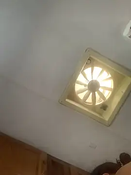 Snapshot of shakeweight chatting on October 9, 4:05 pm shakeweight online show from October 9, 4:05 pm