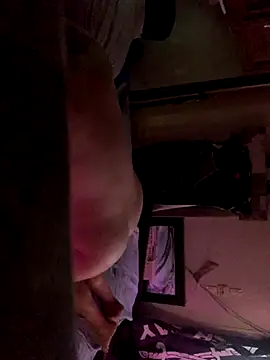 Snapshot of shakeweight chatting on October 10, 4:11 am shakeweight online show from October 10, 4:11 am