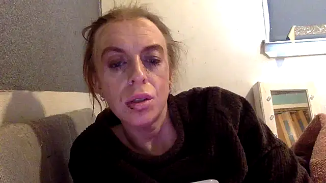 Snapshot of Bellababexox chatting on March 10, 2:33 pm Bellababexox online show from March 10, 2:33 pm