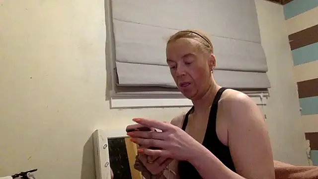 Snapshot of Bellababexox chatting on April 3, 6:22 am Bellababexox online show from April 3, 6:22 am