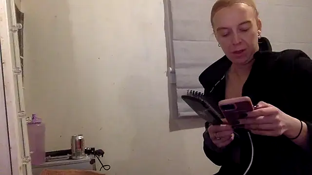 Snapshot of Bellababexox chatting on April 21, 1:42 am Bellababexox online show from April 21, 1:42 am