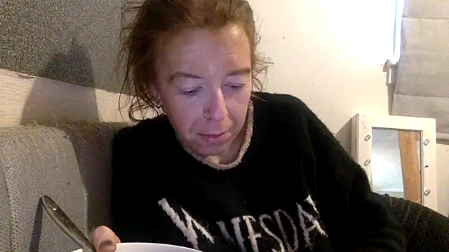 Snapshot of Bellababexox chatting on May 1, 4:11 pm Bellababexox online show from May 1, 4:11 pm