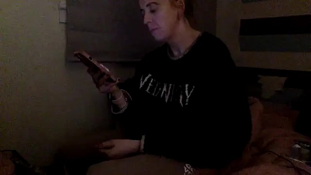 Snapshot of Bellababexox chatting on May 15, 11:56 pm Bellababexox online show from May 15, 11:56 pm