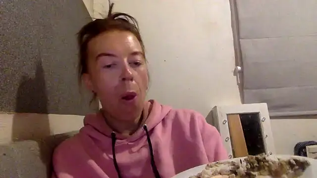 Snapshot of Bellababexox chatting on May 23, 1:33 am Bellababexox online show from May 23, 1:33 am