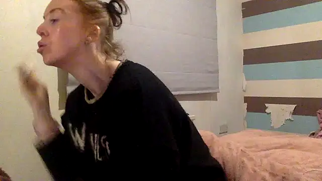 Snapshot of Bellababexox chatting on May 27, 1:57 am Bellababexox online show from May 27, 1:57 am