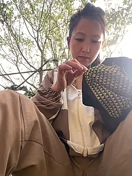 Huong-Ly online show from February 5, 1:43 am