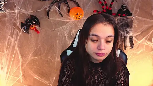 Leila Hefner online show from October 31, 2:23 am