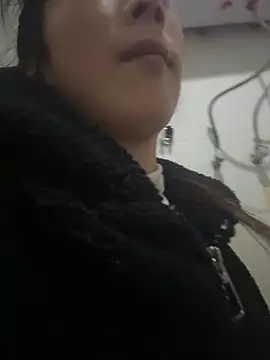 Snapshot of crhong666 chatting on January 7, 12:24 am crhong666 online show from January 7, 12:24 am