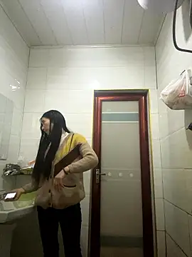 Snapshot of crhong666 chatting on January 18, 12:36 am crhong666 online show from January 18, 12:36 am