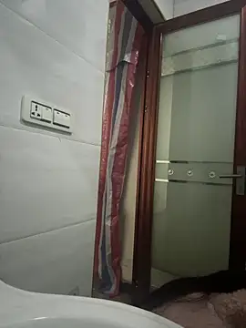 Snapshot of crhong666 chatting on February 7, 12:47 am crhong666 online show from February 7, 12:47 am