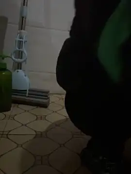 Snapshot of crhong666 chatting on February 24, 12:52 am crhong666 online show from February 24, 12:52 am