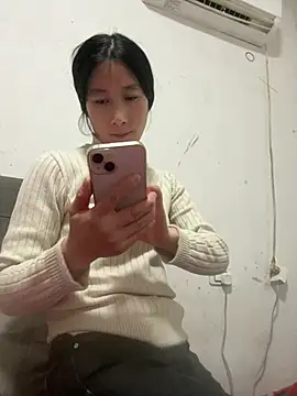 Snapshot of crhong666 chatting on February 28, 1:06 am crhong666 online show from February 28, 1:06 am