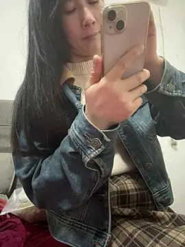 crhong666 online show from April 4, 12:20 am