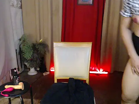 miss laila  online show from December 1, 11:04 am