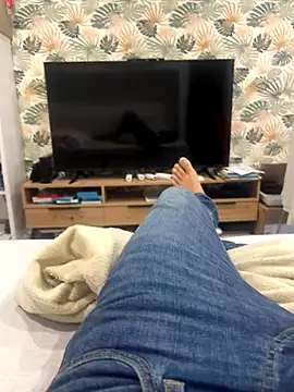 Snapshot of LesAmantsAE2 chatting on September 18, 7:43 am LesAmantsAE2 online show from September 18, 7:43 am