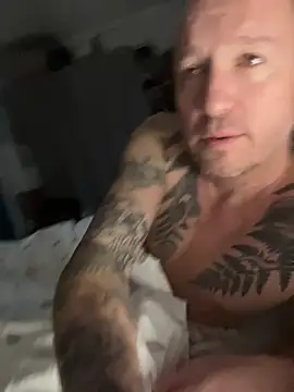 Snapshot of LesAmantsAE2 chatting on January 17, 7:13 am LesAmantsAE2 online show from January 17, 7:13 am