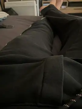 Snapshot of LesAmantsAE2 chatting on March 4, 9:26 am LesAmantsAE2 online show from March 4, 9:26 am