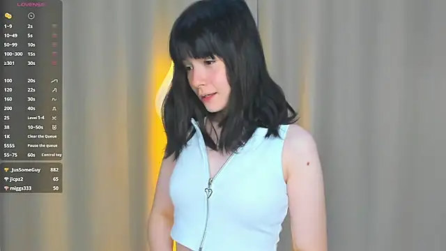 Snapshot of Honeey_Beee chatting on September 24, 7:17 pm Honeey Beee online show from September 24, 7:17 pm