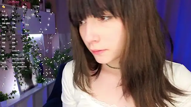 Honeey Beee online show from November 7, 3:45 pm