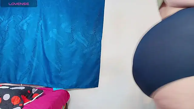 Snapshot of dominant_hipss chatting on February 19, 3:52 pm dominant hipss online show from February 19, 3:52 pm