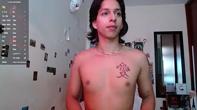 Snapshot of DannyPhantom555 chatting on October 27, 4:44 pm DannyPhantom555 online show from October 27, 4:44 pm